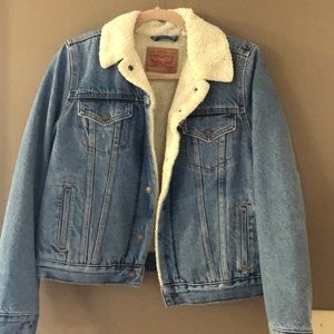 Levi’s Women’s original Sherpa Trucker Jacket